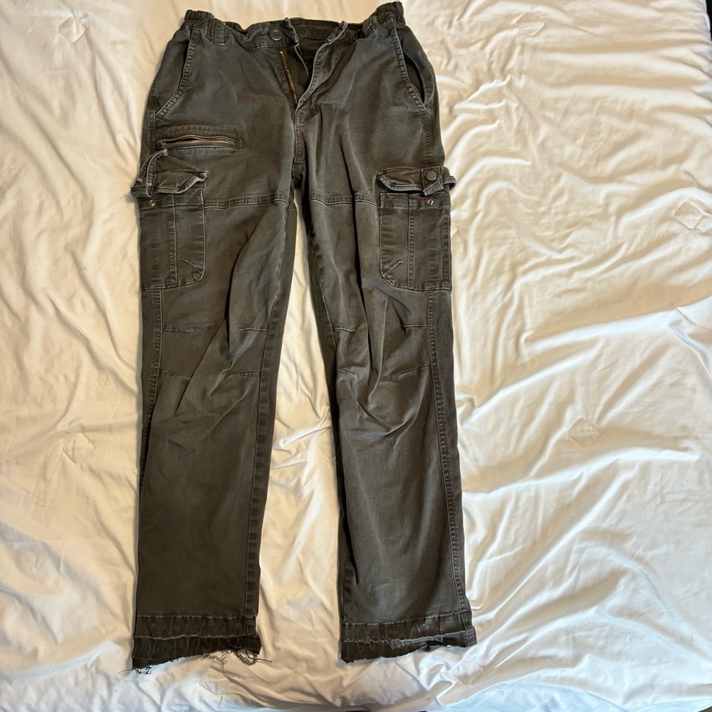 Women’s Cargo Pants in Dark Gray